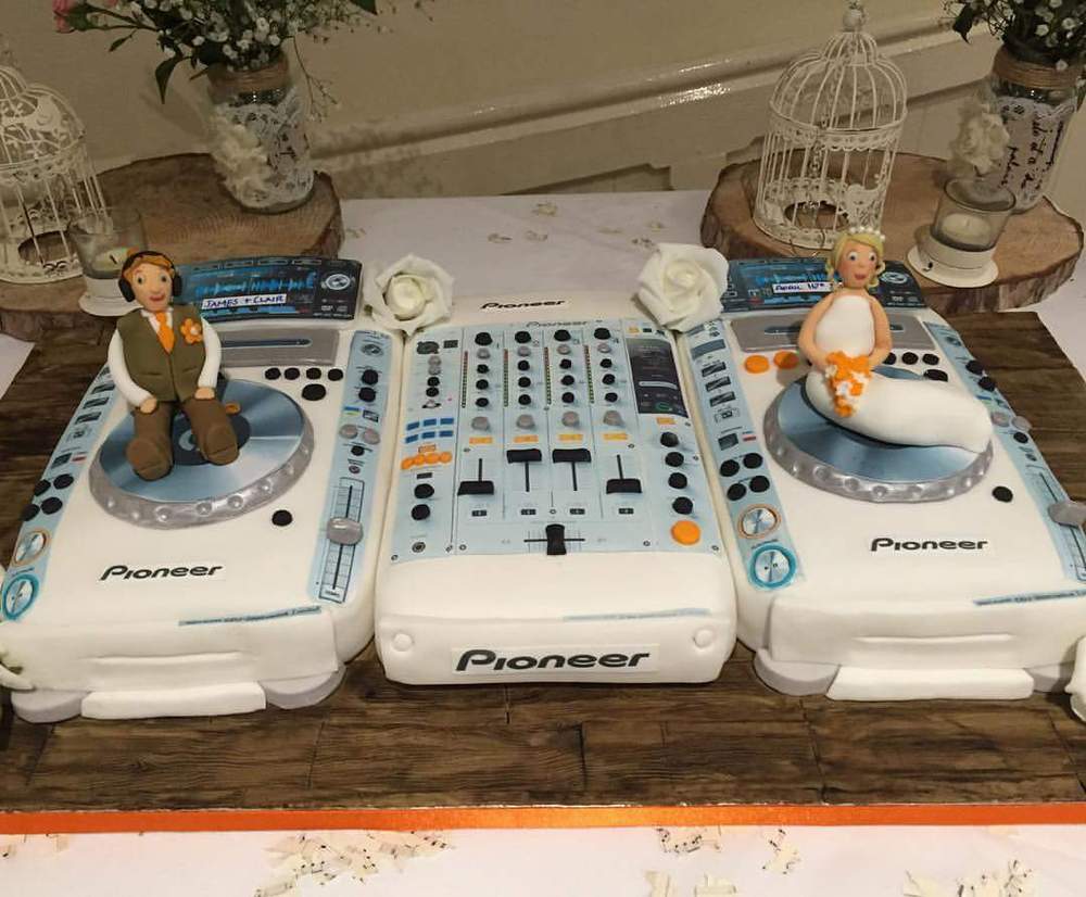 DJ Wedding Cake